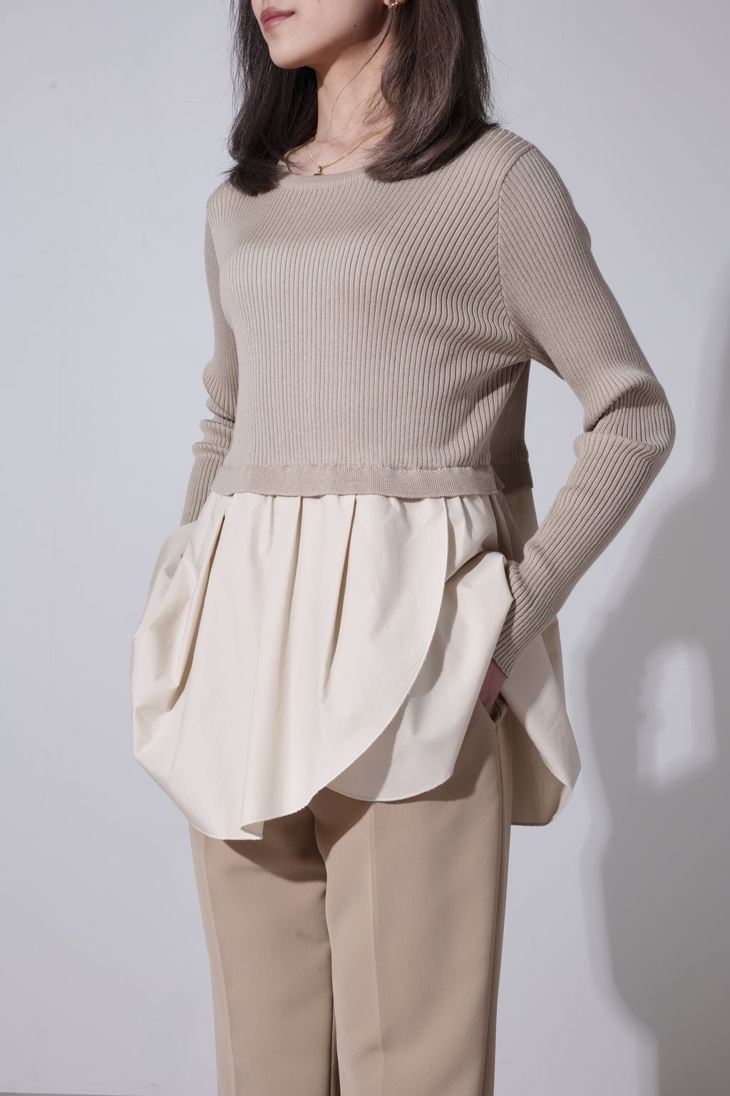 【24AW商品-24348015】　タック切替クルーリブプルオーバー