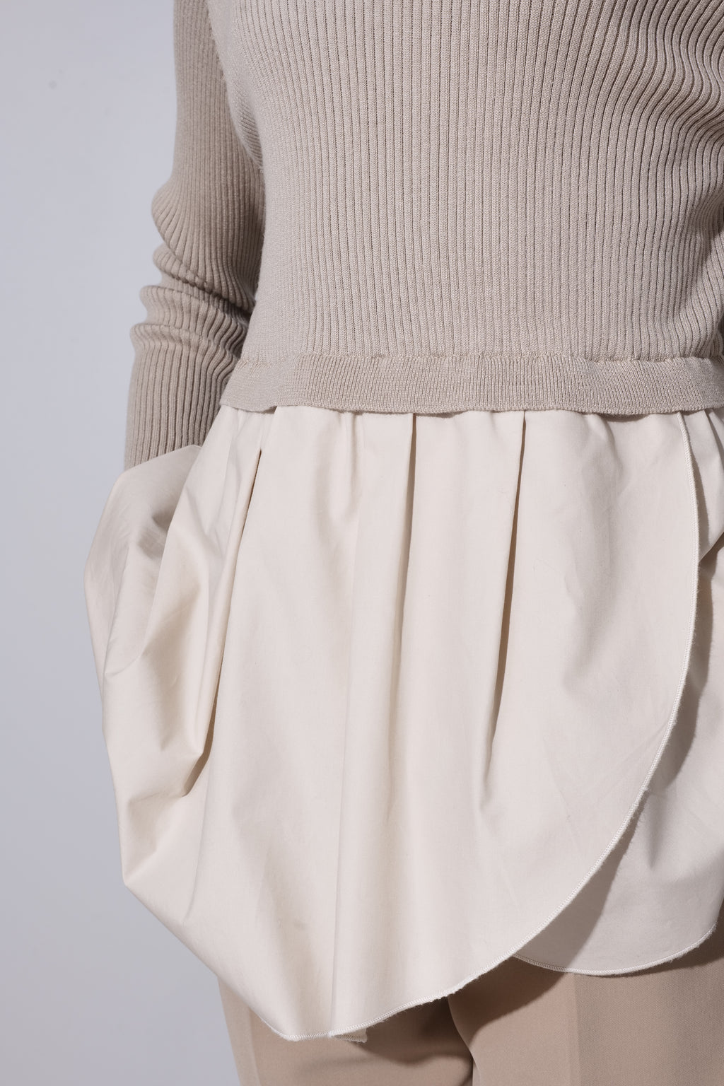 【24AW商品-24348015】　タック切替クルーリブプルオーバー