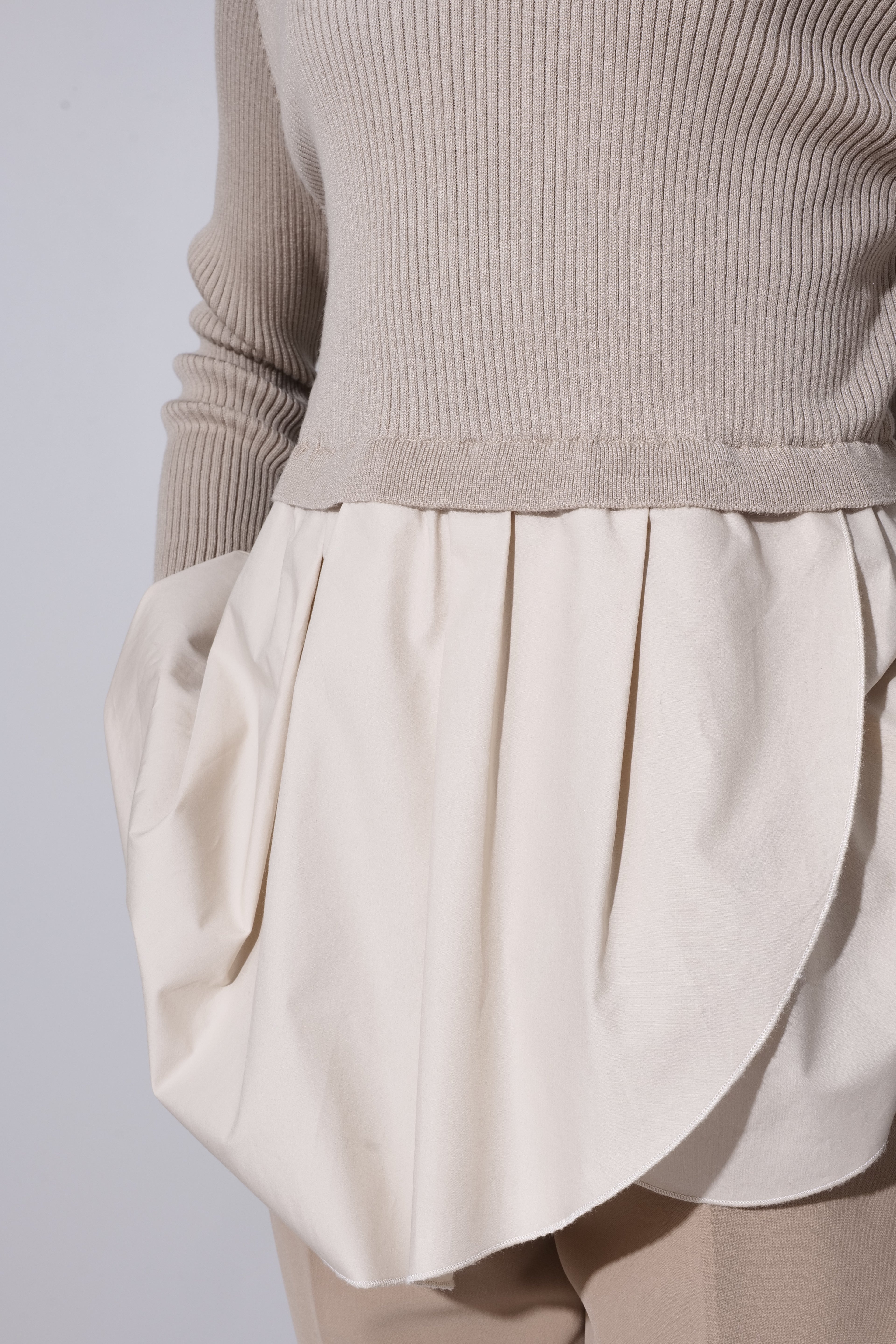 【24AW商品-24348015】　タック切替クルーリブプルオーバー