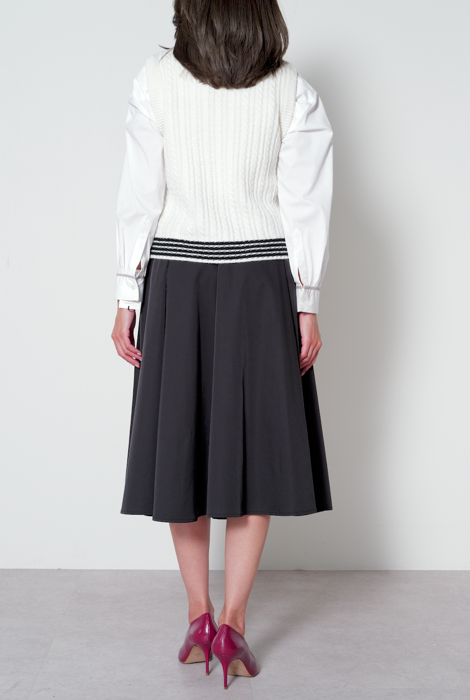 【25AW商品-25358078】フラワーインターシャベスト