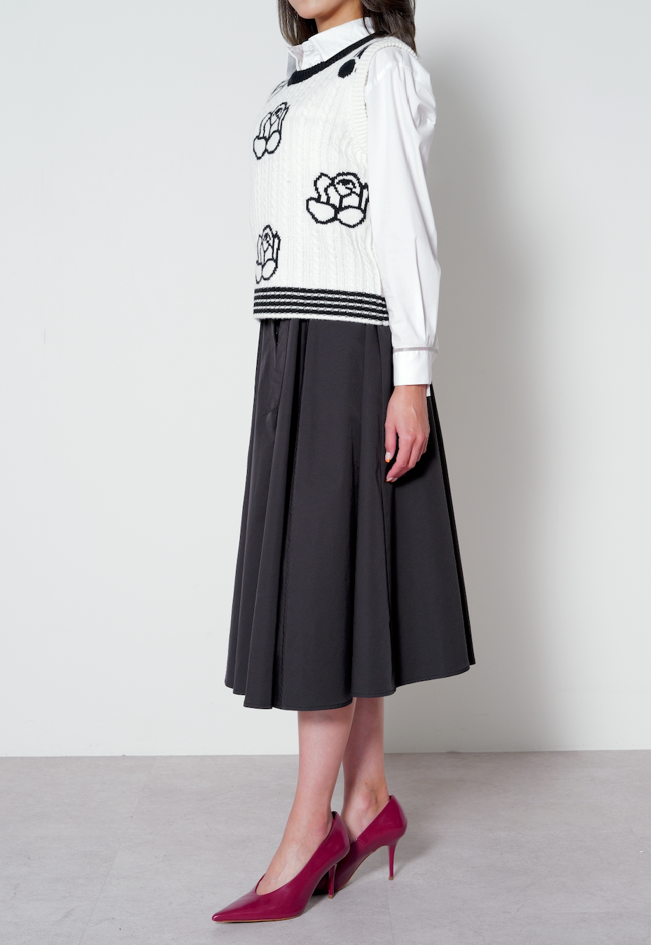 【25AW商品-25358078】フラワーインターシャベスト