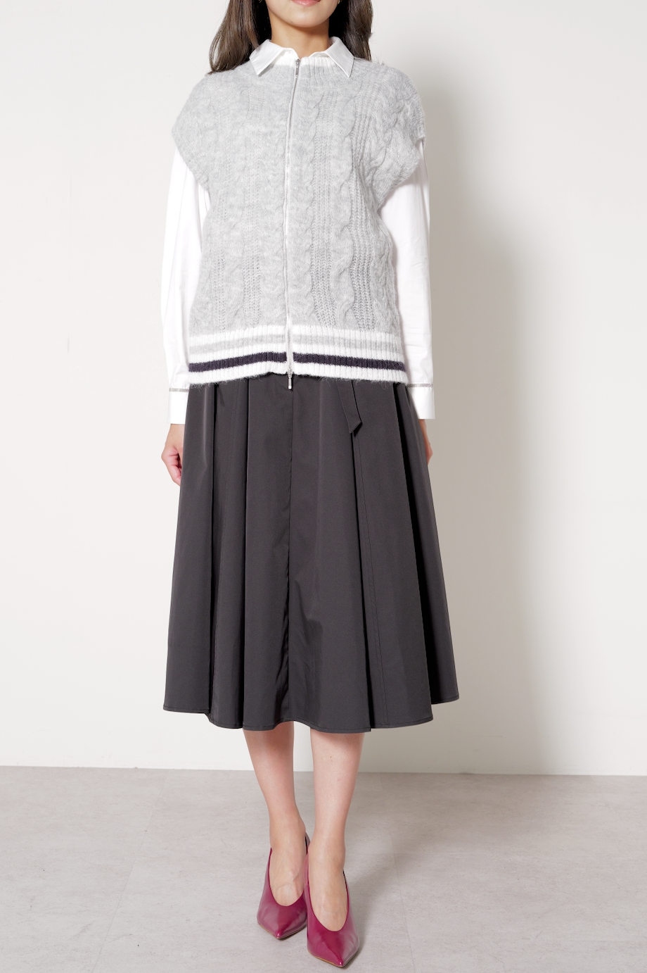 【25AW予約商品-25358072】ライン入りモヘアケーブル柄ジップアップジレ
