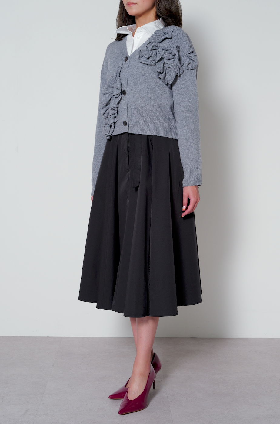 【25AW商品-25358074】フリルフラワーモチーフVネックカーディガン