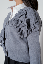 【25AW商品-25358074】フリルフラワーモチーフVネックカーディガン