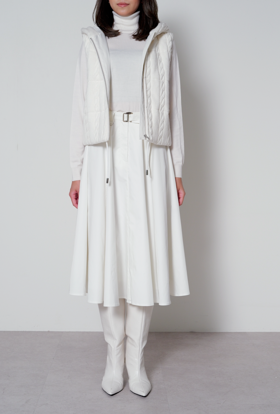 【25AW商品-25153028】ケーブルニットタフタコンビフード付きベスト