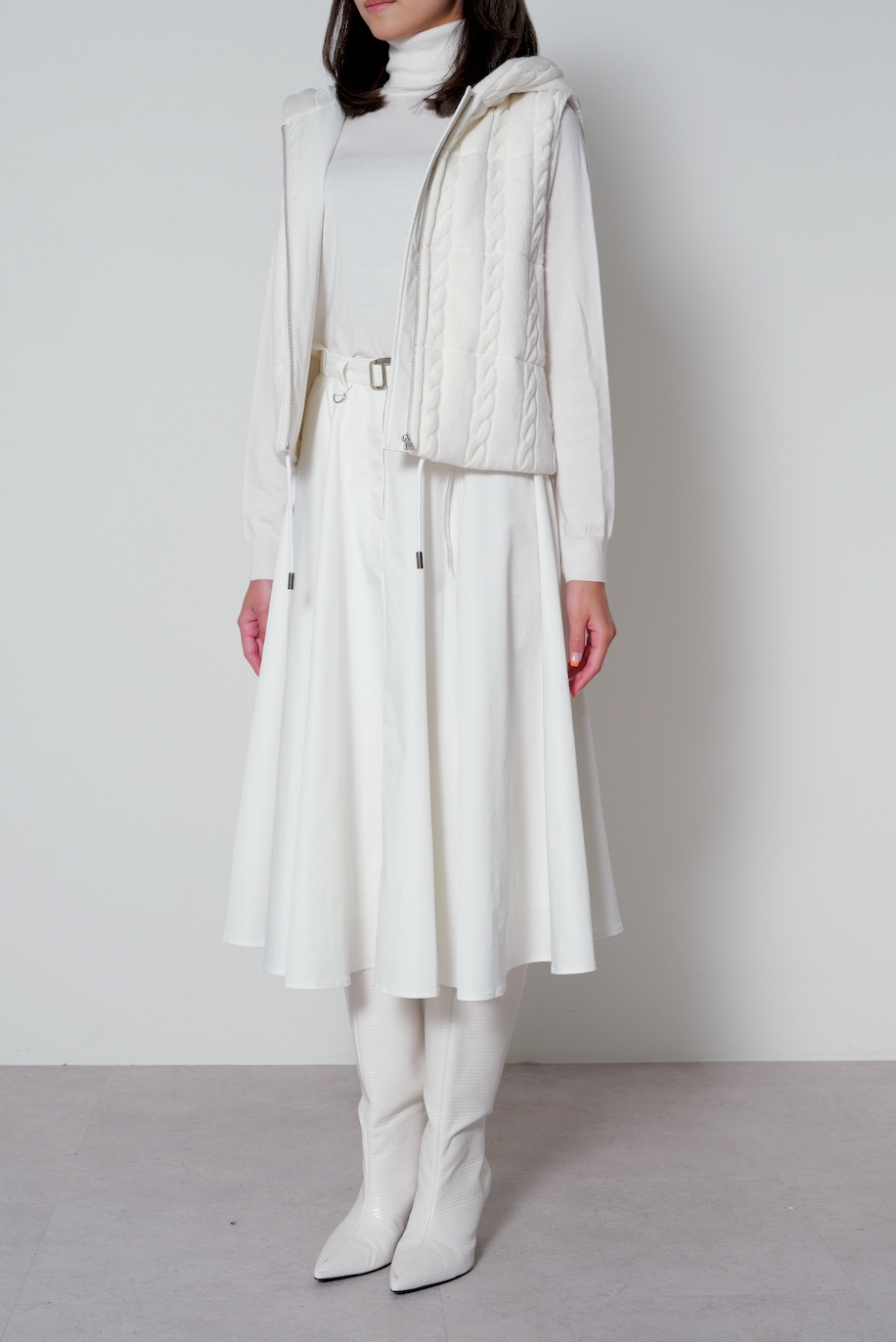 25AW商品-25153028】ケーブルニットタフタコンビフード付きベスト 25AW商品-25153028】ケーブルニットタフタコンビフード付きベスト