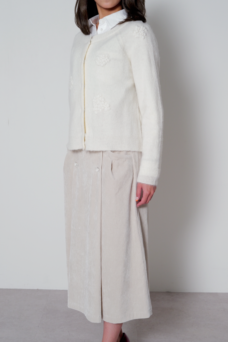 【25AW商品-25358069】ベビーアルパカ フラワー刺繍カーディガン