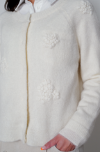 【25AW商品-25358069】ベビーアルパカ フラワー刺繍カーディガン