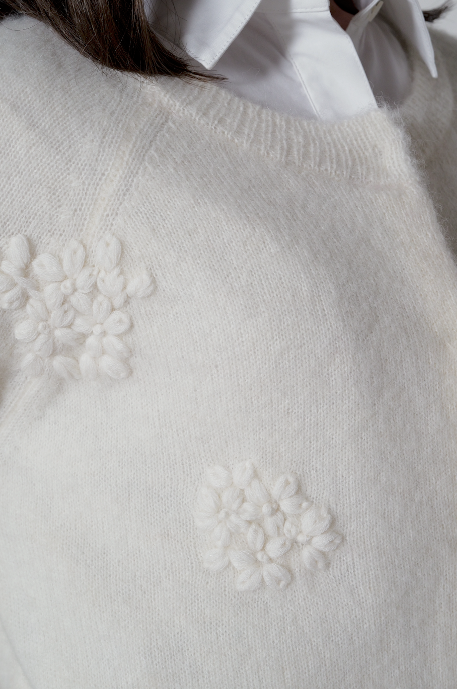 【25AW商品-25358069】ベビーアルパカ フラワー刺繍カーディガン