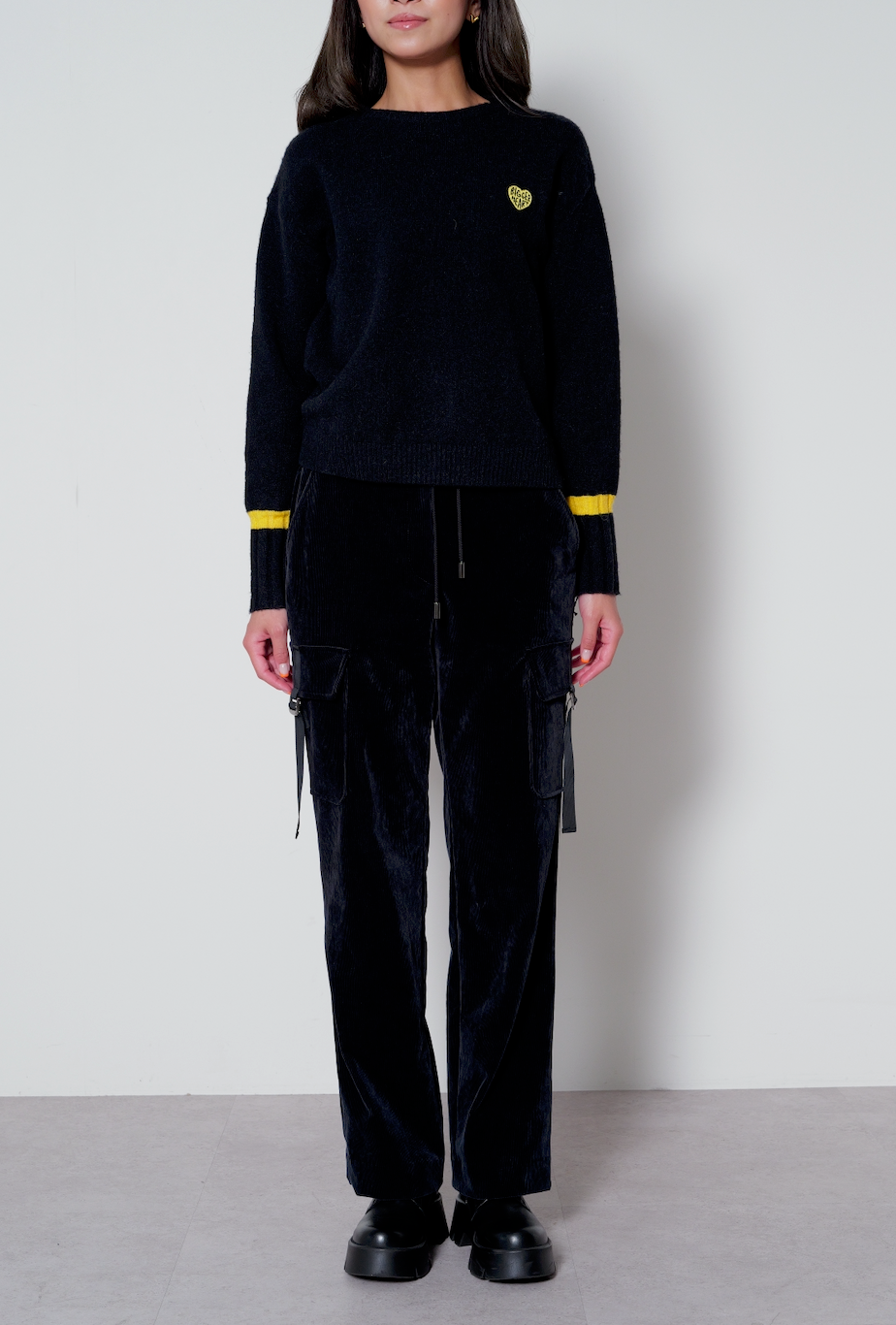 【25AW商品-25358073】ワッペン付きラインデザインプルオーバー