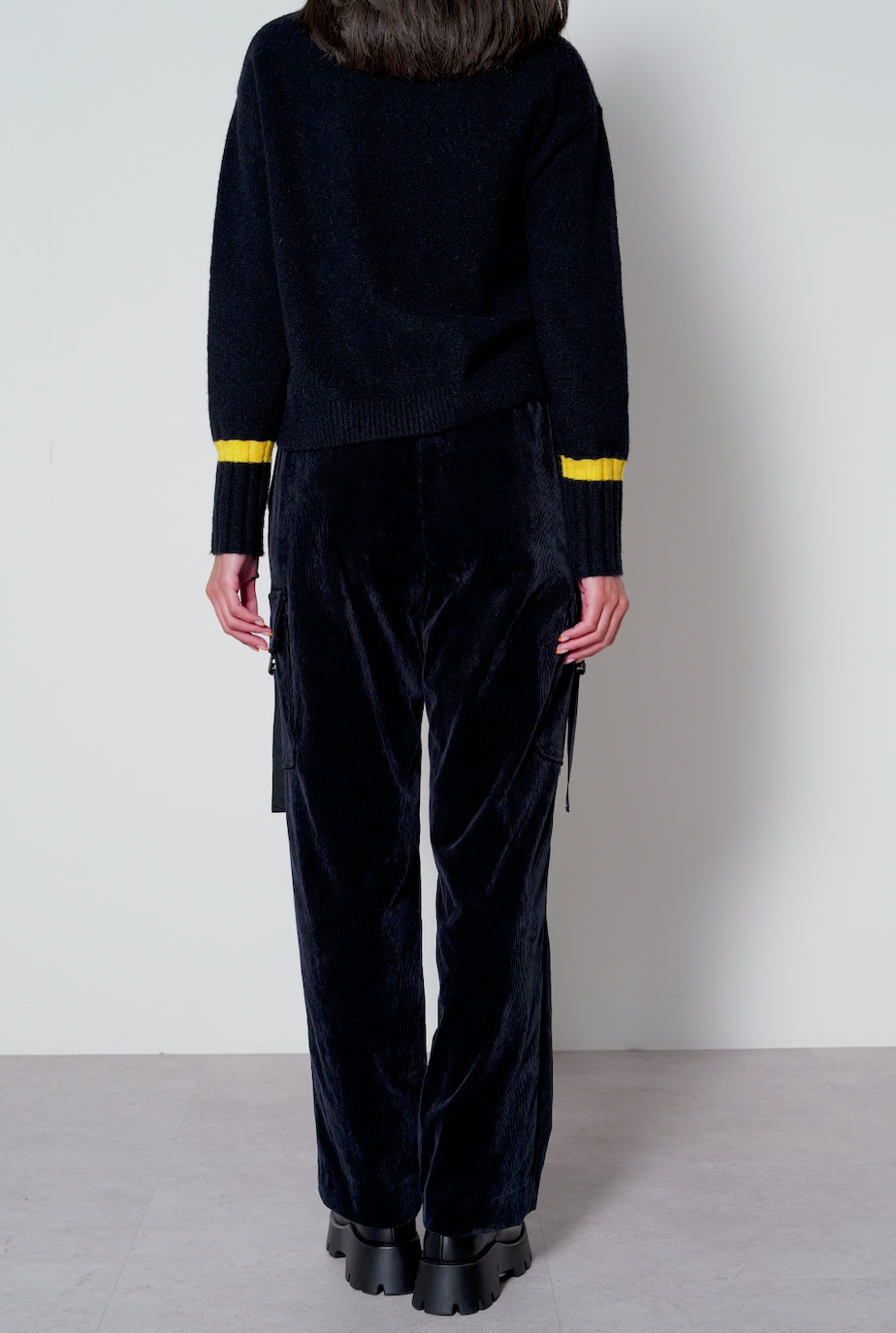 【25AW商品-25358073】ワッペン付きラインデザインプルオーバー