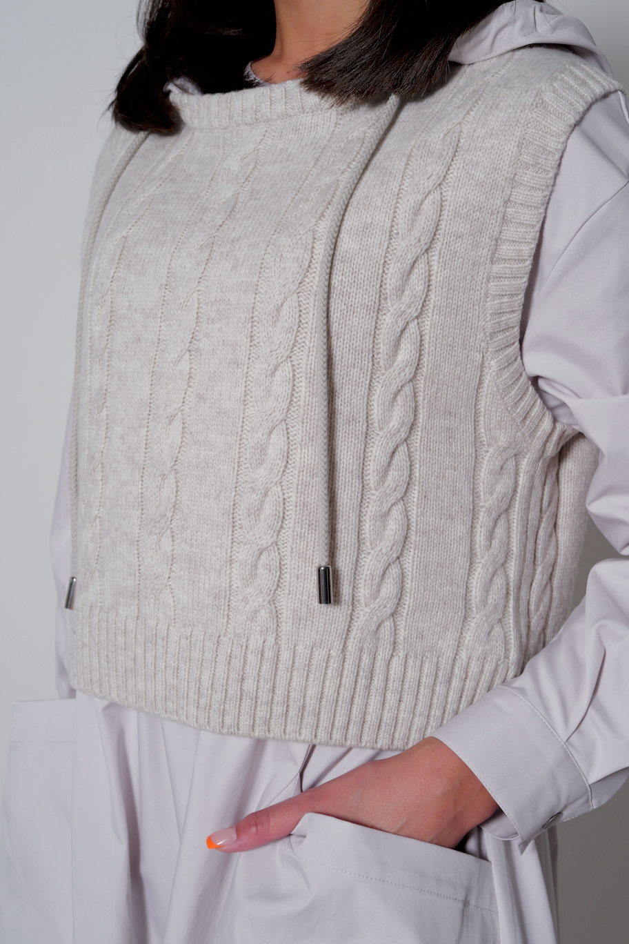 【25AW商品-25156023】ニットベスト付きタフタワンピース