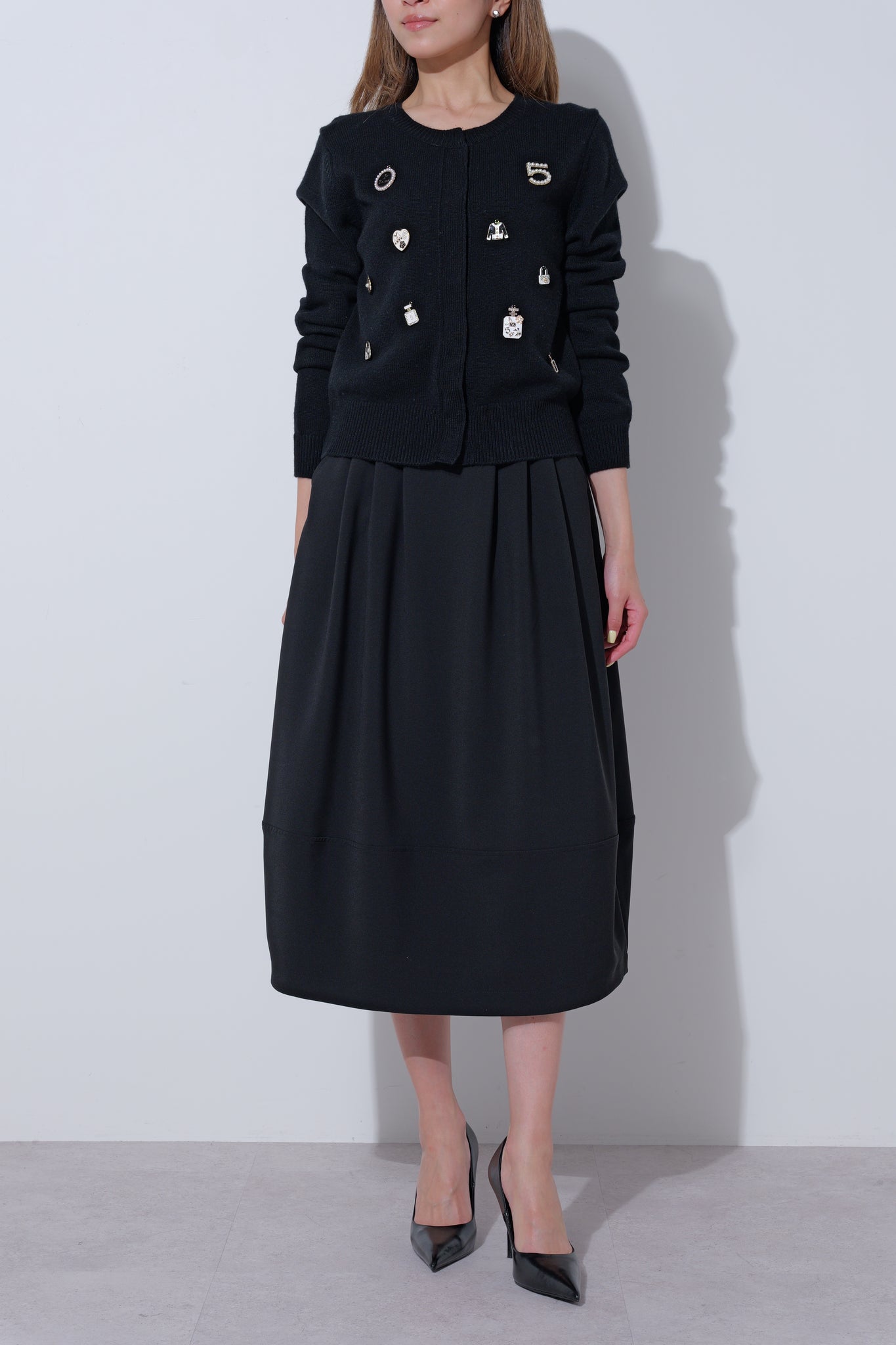 【25AW商品-25348056】モチーフ付きカーディガン