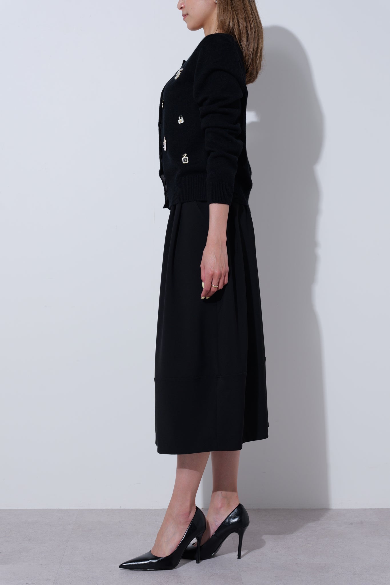 【25AW商品-25348056】モチーフ付きカーディガン