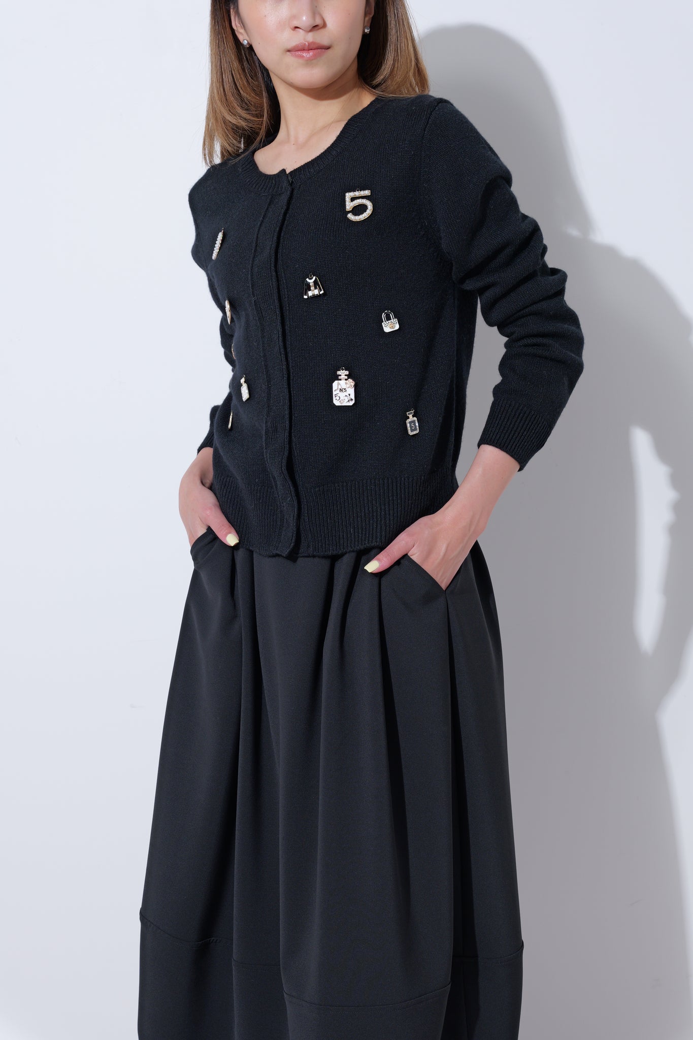 【25AW商品-25348056】モチーフ付きカーディガン