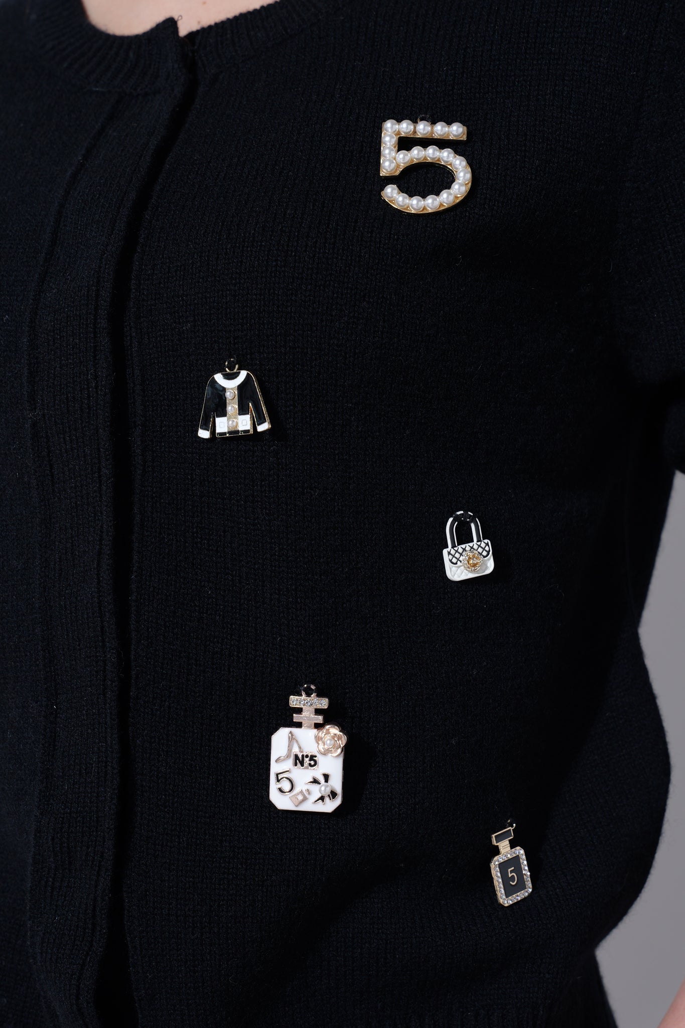 【25AW商品-25348056】モチーフ付きカーディガン