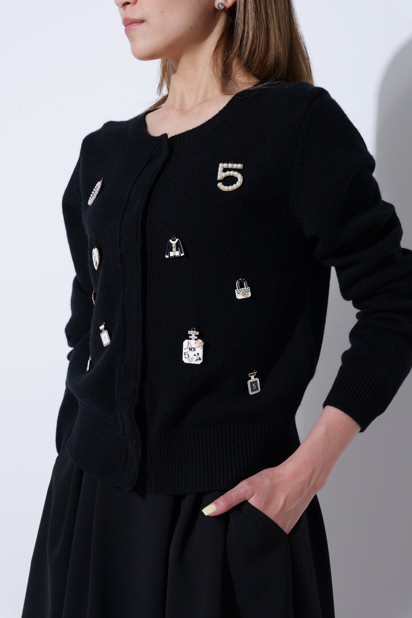 【25AW商品-25348056】モチーフ付きカーディガン