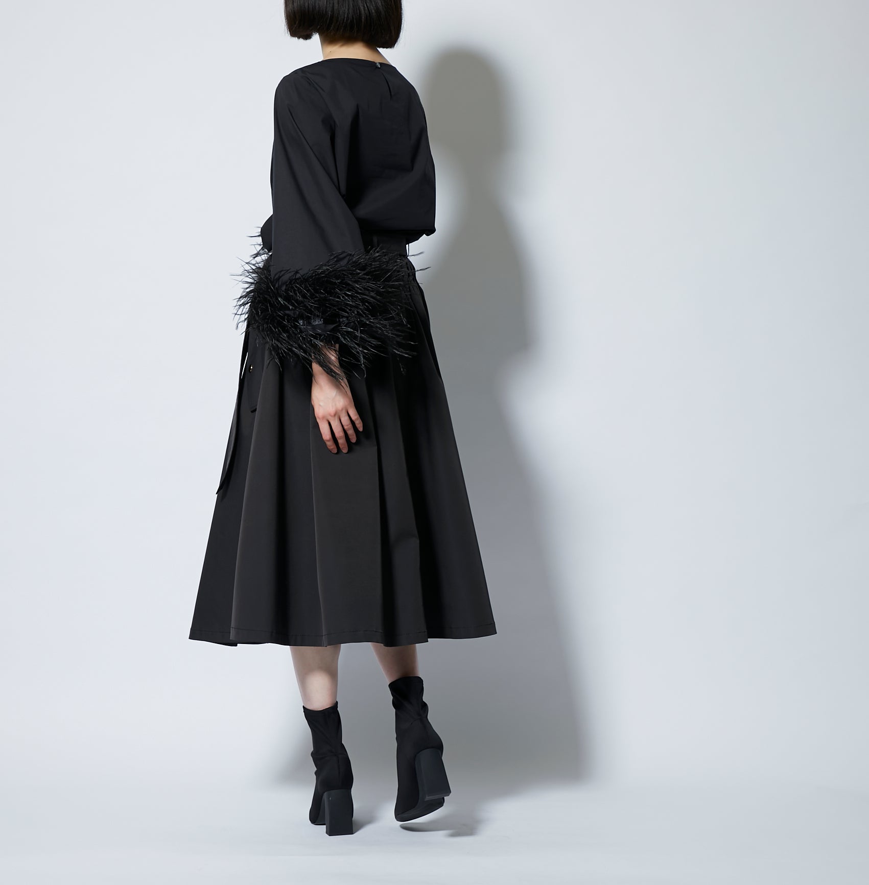 【22AW SALE 商品】Feather on Sleeves Blouse